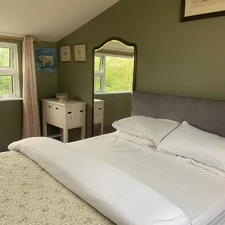 Artists And Writers Farm Space * Allenwood (Kildare)